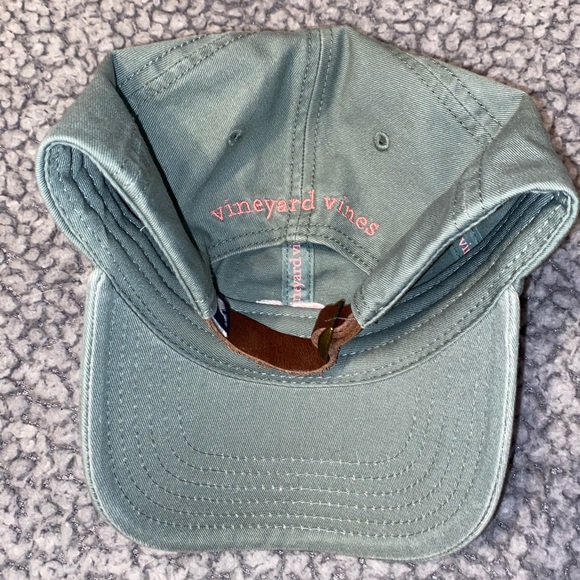 Like new Vineyard vines hat - Picture 2 of 4